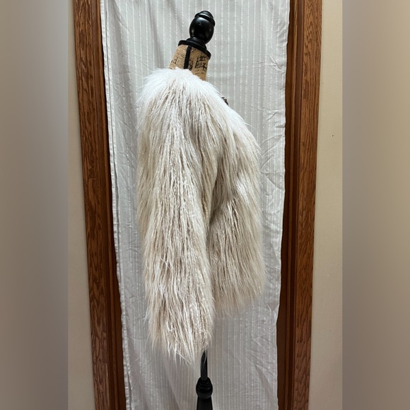 Zara Ivory Fur Jacket size M - Picture 2 of 9